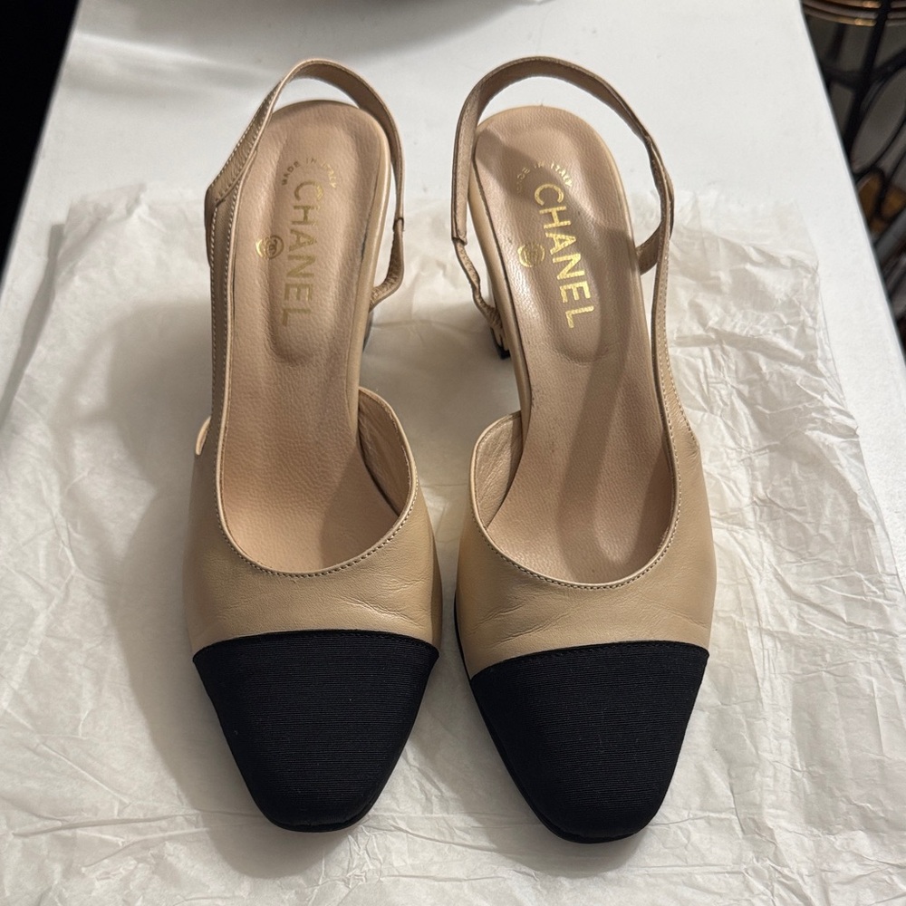 CHANEL Two-Tone Beige and Black Heels